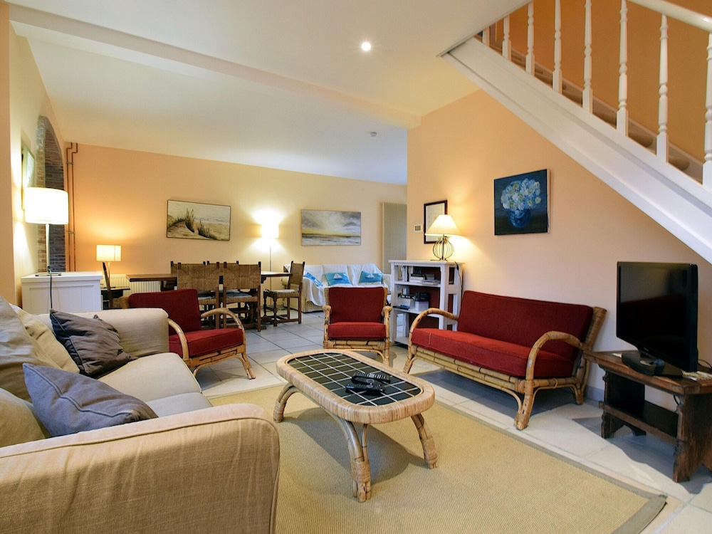 Beautifully Renovated House Centrally Located