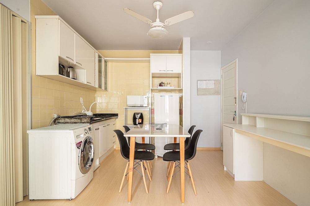 Well Equipped apt in BC Center 300m fr/ sea Ecp055