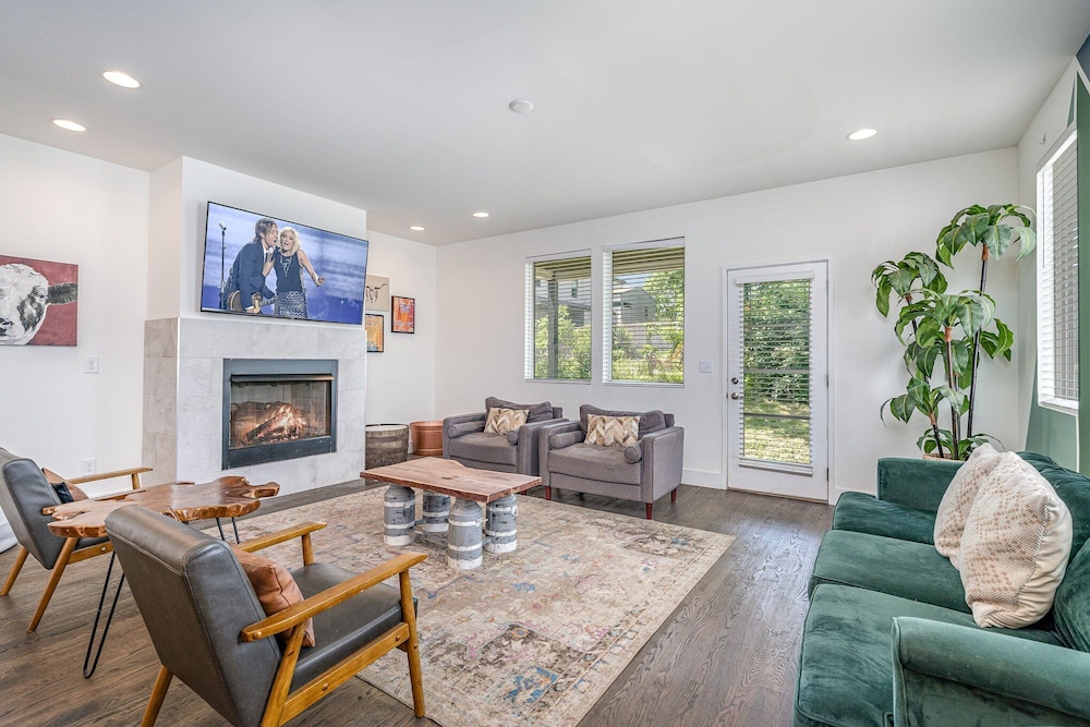 Verde Heights-sleeps 12-in Cumberland Heights