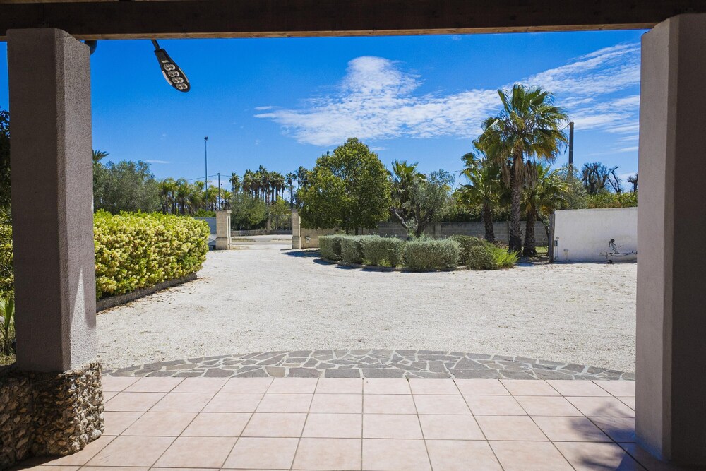 Villa El Capitano With Garden and Pool