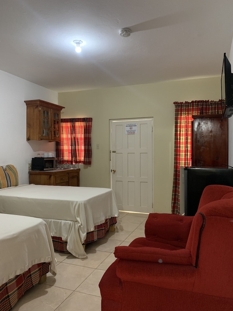 Comfy Stay In Jamaica -enjoy 7 Miles Of White Sand Beach! 2 Bedroom Villa by RedAwning view 3