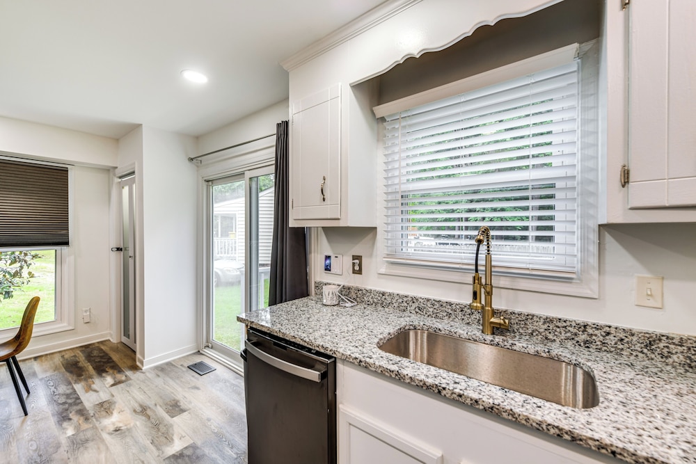 Game Room + Yard: Updated House in Chester!