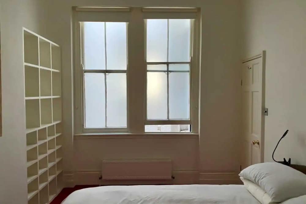 Spacious 2 Bedroom Flat in Central London