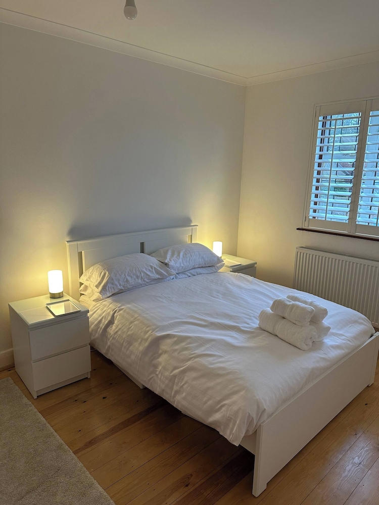 Stylish Happiness Home in Surrey