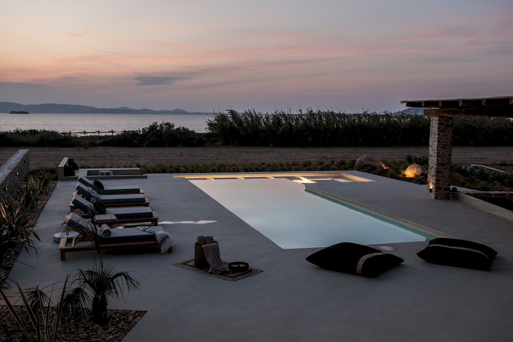 Villa Anamnisis With 5 Bedrooms and 5 5 Bathrooms