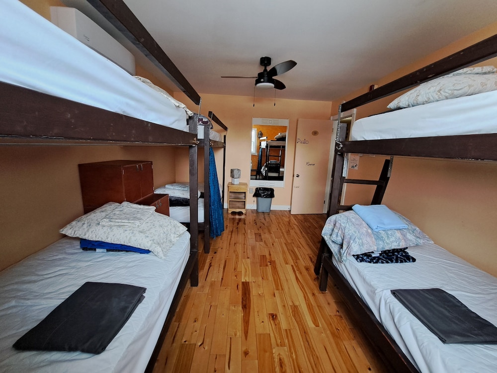 Levis Vacations - Auberge Jeunesse LouLou's Backpacker Hostel - Property Image 18