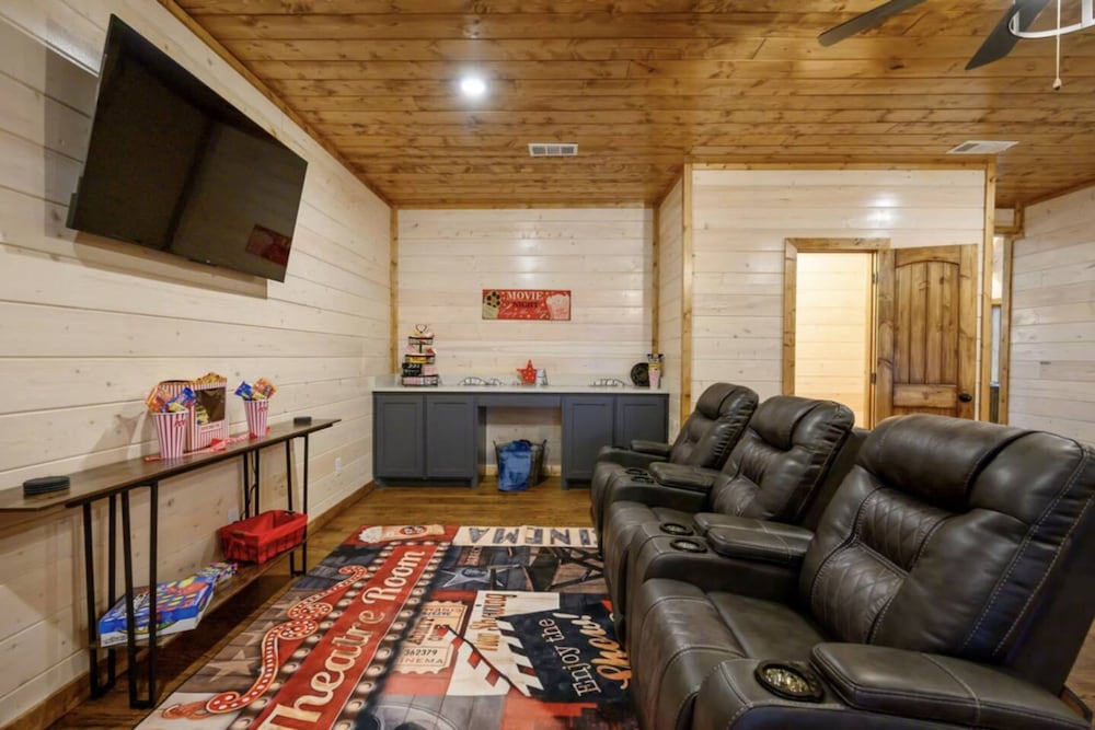 Whispering Winds Luxury Cabin in Hochatown