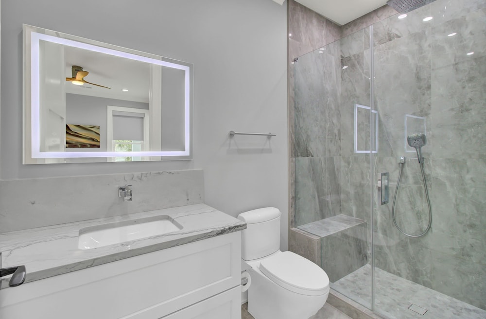 7 Beachwood East by Avantstay Steps to the Beach Ocean Views Hot Tub 7bdr
