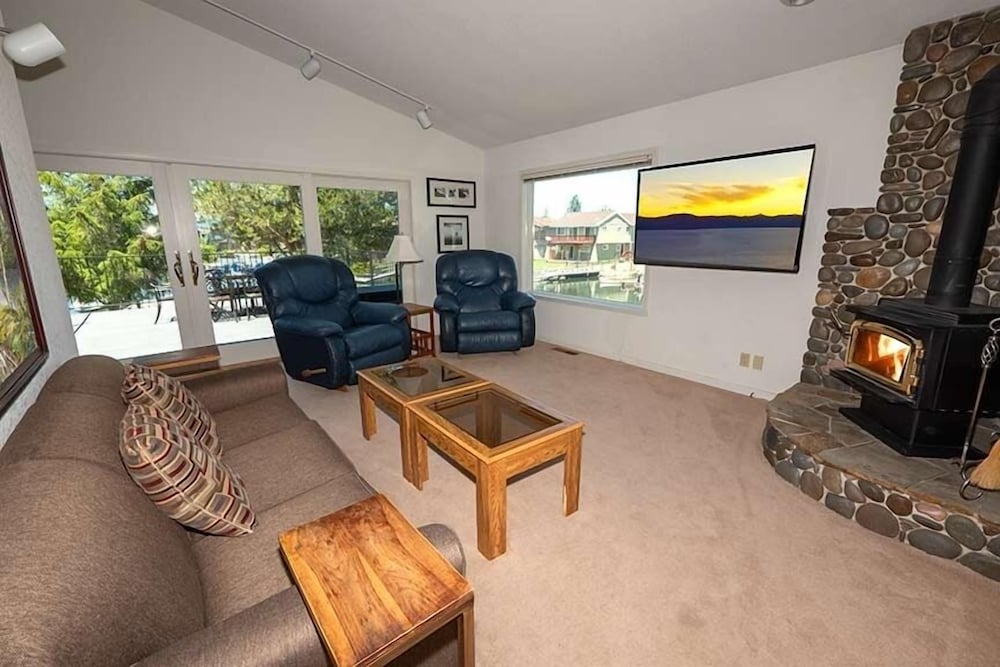 1899 Cascade Court 4 Bedroom Home by RedAwning