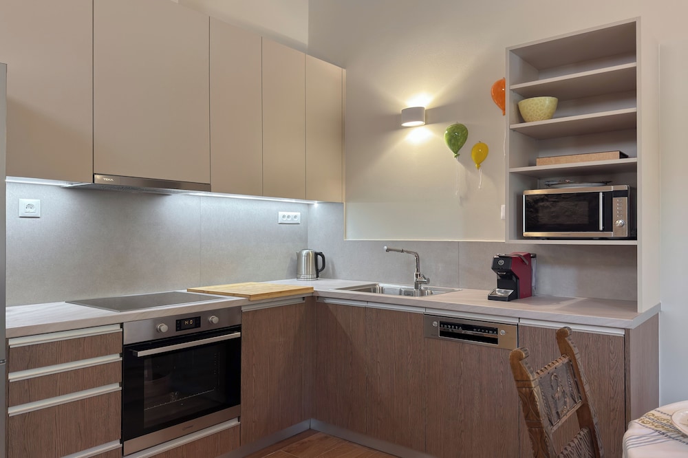 Lithos Residence