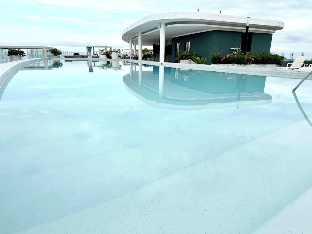 Bolongo 1BR Your Exclusive Oceanfront Escape