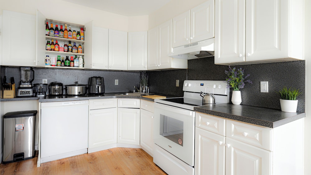 Luxury NYC Home with Free Parking for 12