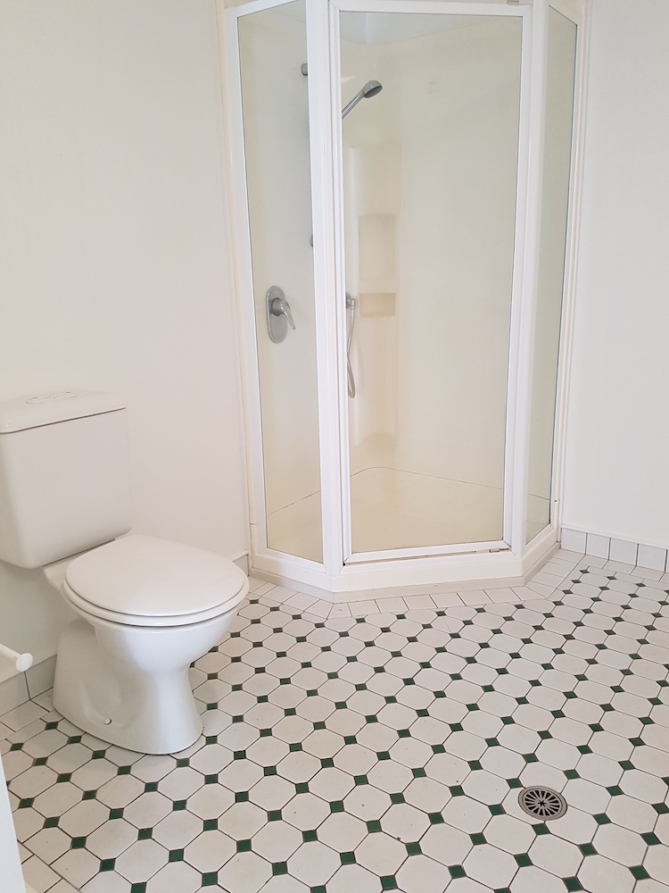 LILYPAD 4-bedroom Urban Retreat Auckland