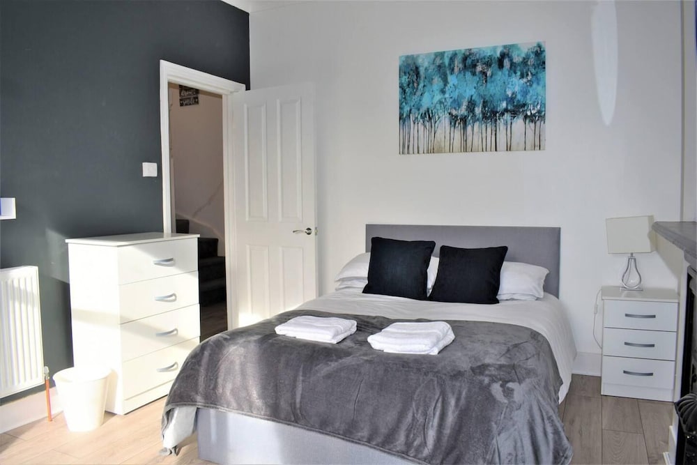 Cosy, Modern House Nearby Seafront - Southend view 4