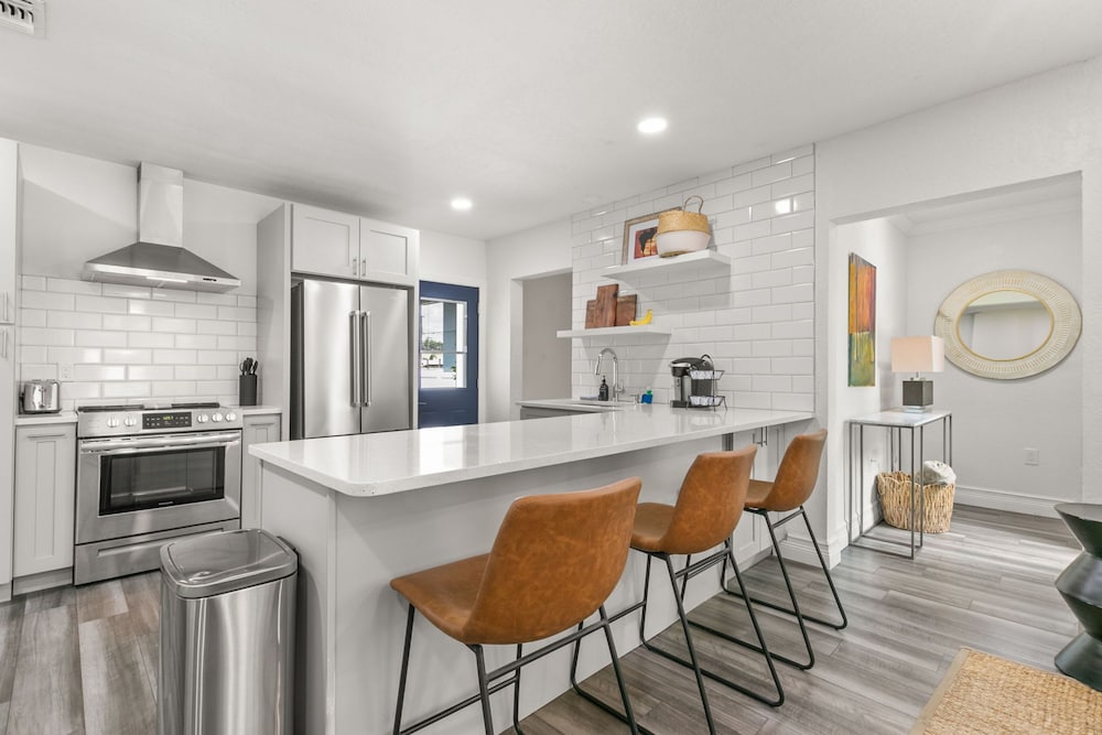 NEW Soho Sanctuary - Gorgeous Apartment Steps to S Howard Ave With Fenced Yard