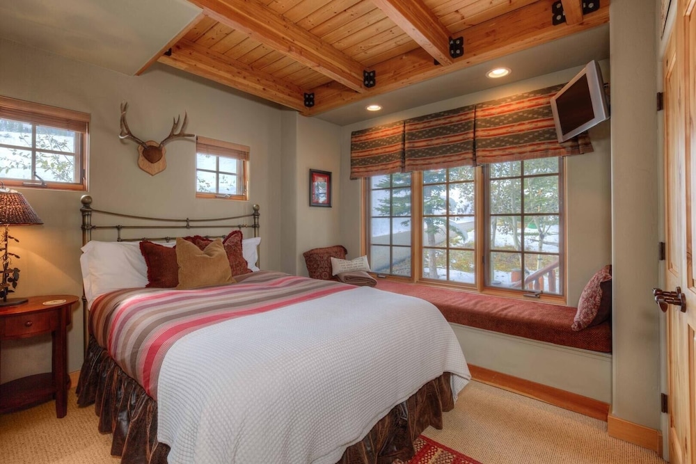 7 Gambler 4 Bedroom Home by Moonlight Basin Lodging view 2