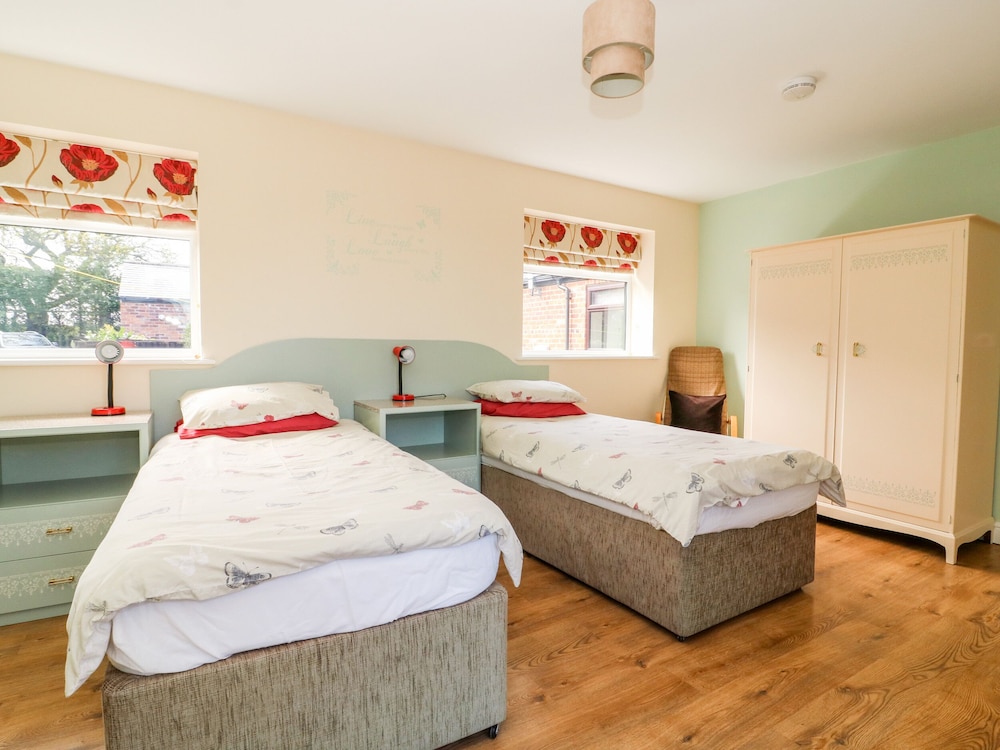 2 Pines Farm Cottages