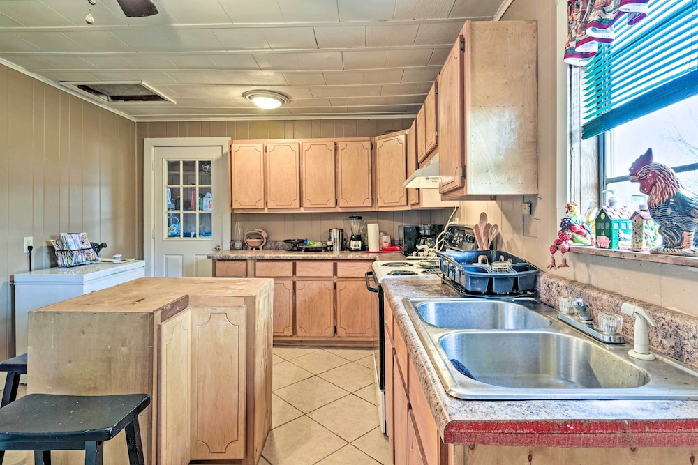 Oxford Vacations - Oxford Home on Private Land < 7 Mi to Dtwn! - Property Image 17