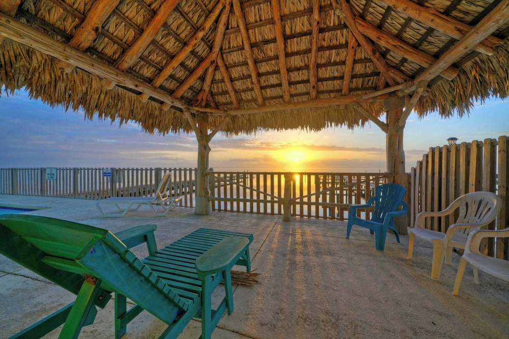 2 Homes, Sleeps 16, Shared Pool+boat Dock Laguna Village Serenity by Avantstay