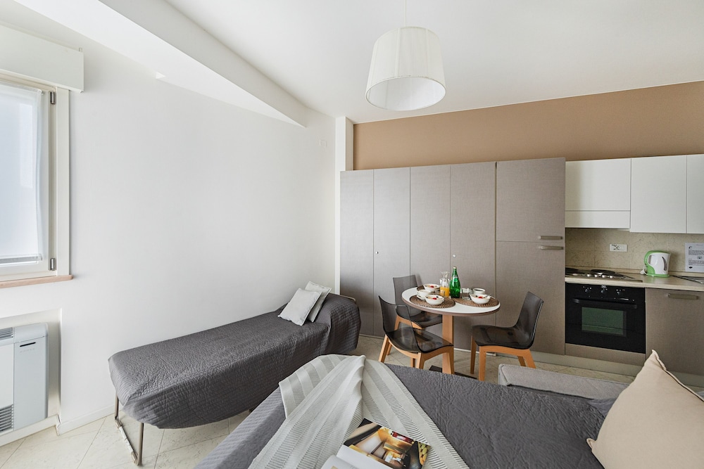 Residenza Miralago - 16 Domitilla - Locazione BK