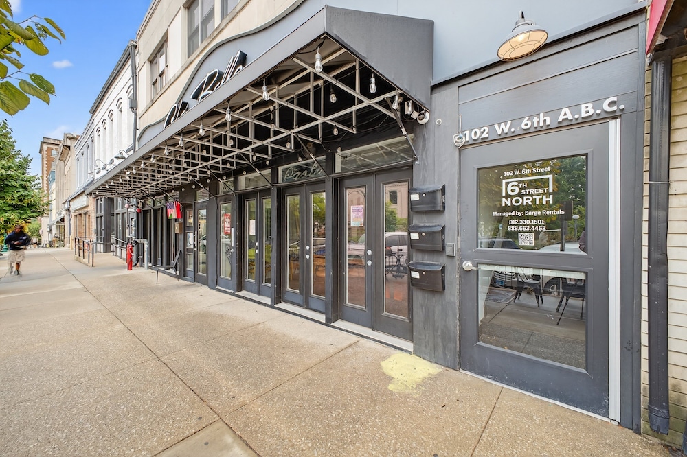 Stylish Downtown Unit With Historic Charm 2 Bedroom Apts