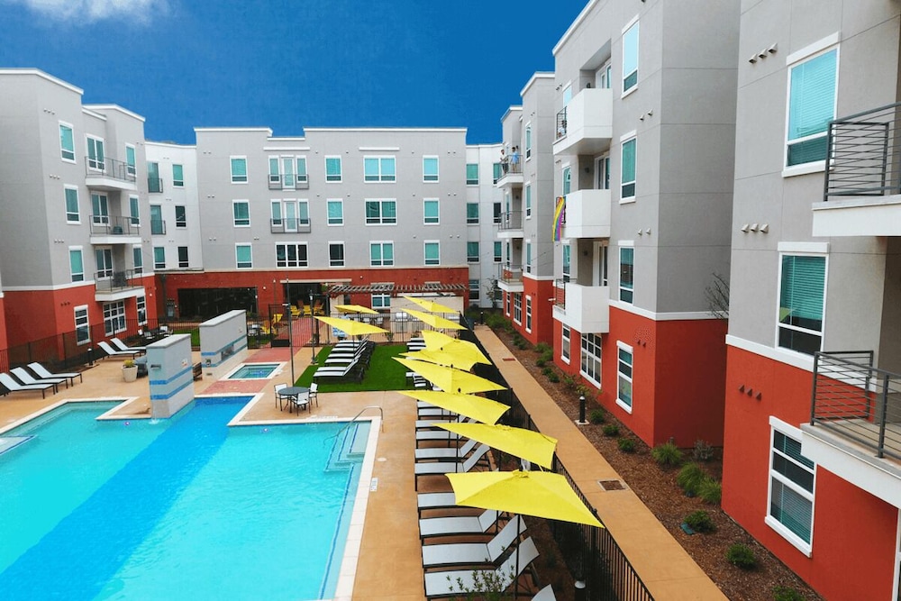 Landing Apartments Downtown Arlington