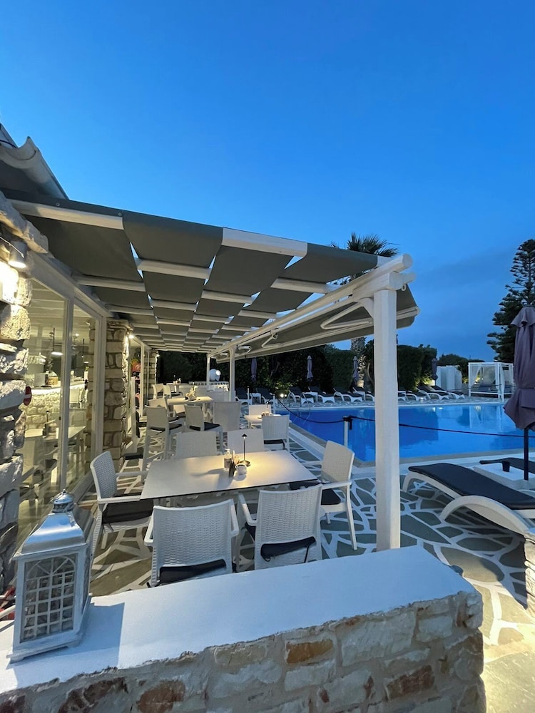Zoumis Residence