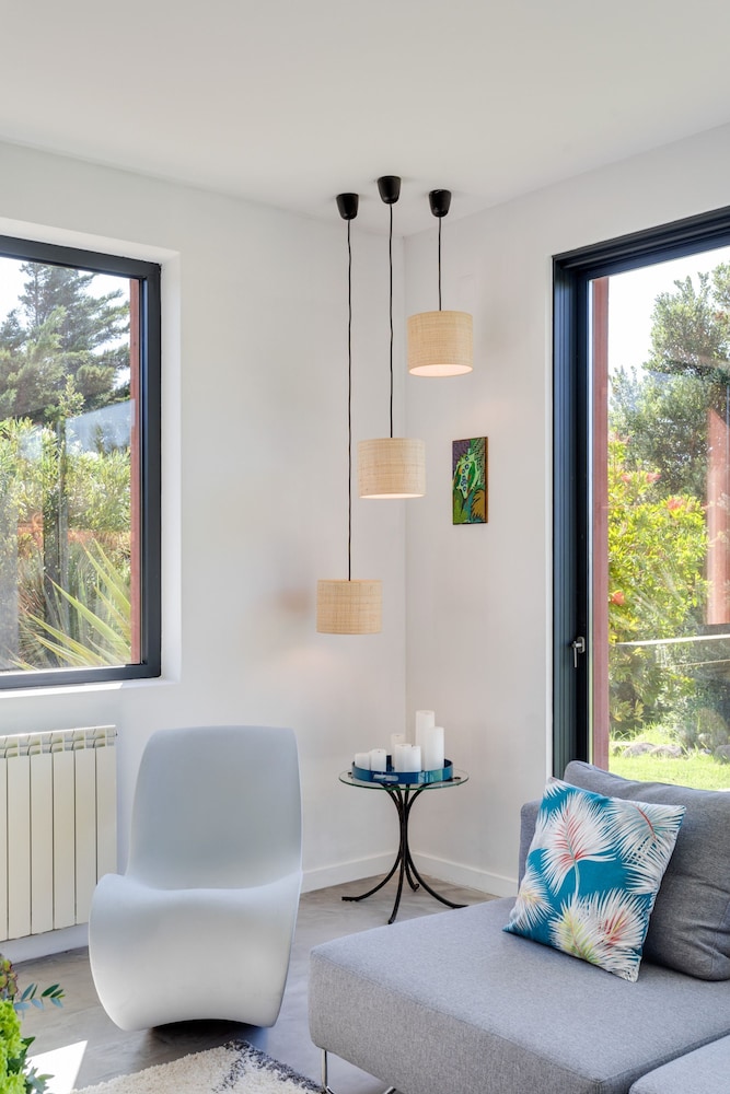 Garden Seaside Villa by Cadenzalux