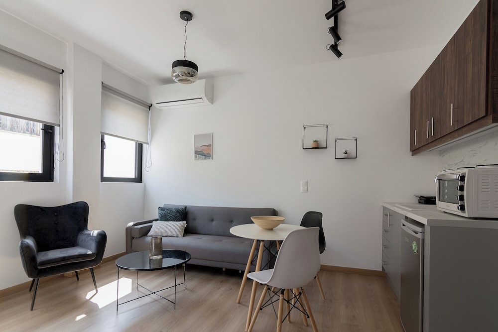 Leochares Lifestyle Apartments