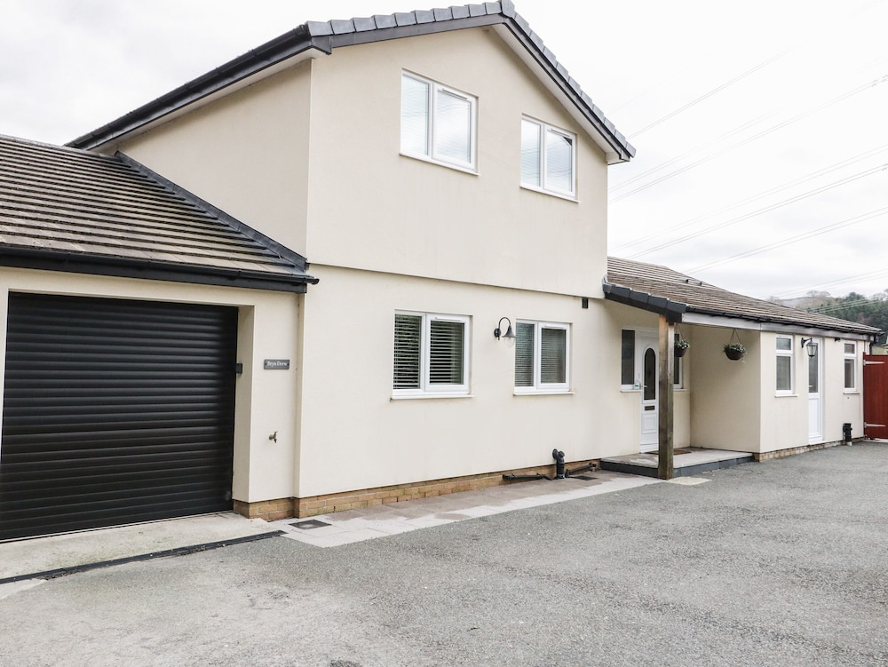 Bryn Derw Holiday Cottage