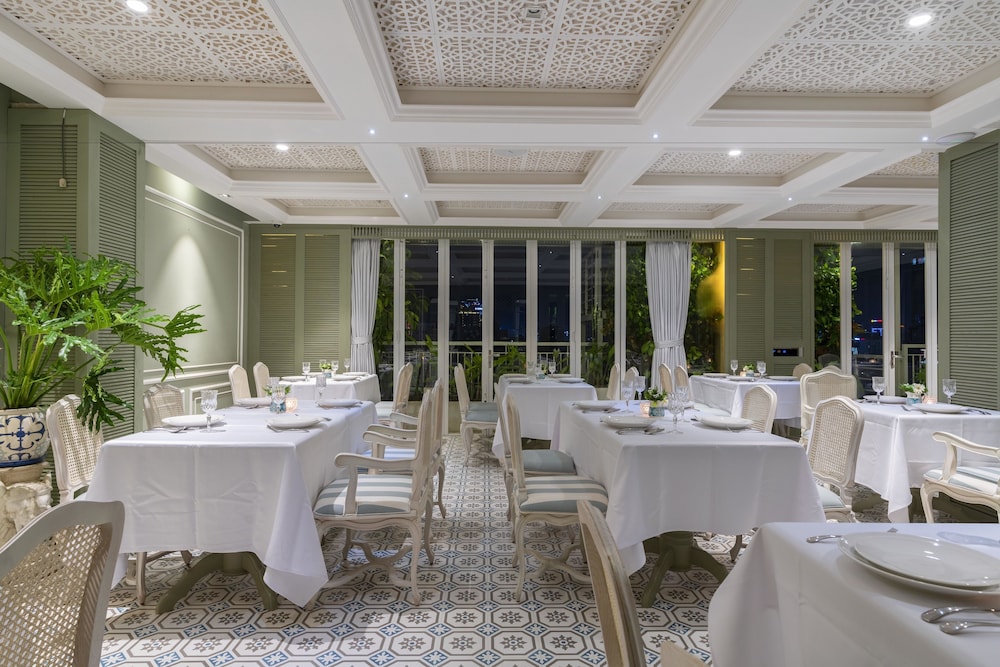 Au Lac Charner Hotel 50