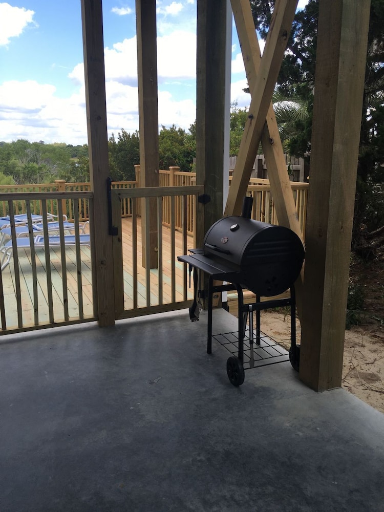 Best Day Ever 4 Bedroom Home by RedAwning