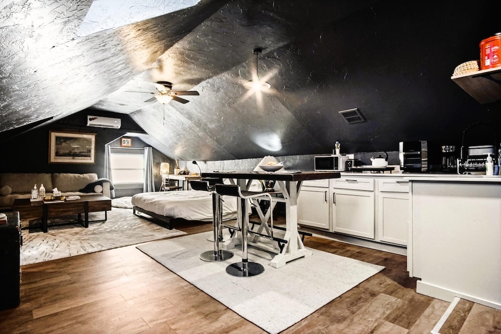 Oklahoma City Vacations - 3-story 6-bedroom 4 Bathrooms 3min-asian Dist - Property Image 96