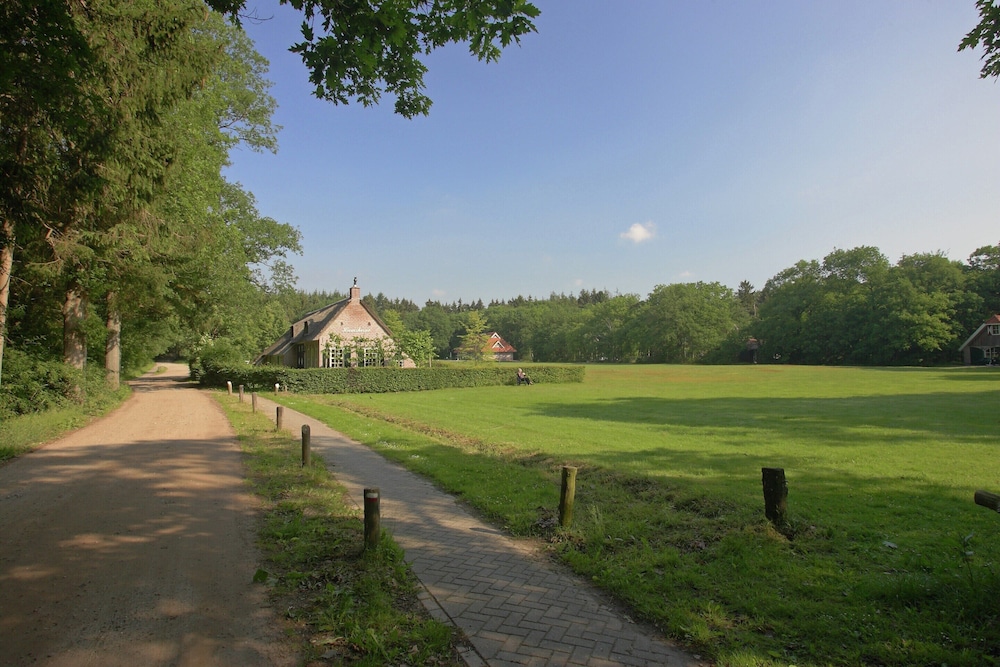 Beautiful Cottage Near Giethoorn