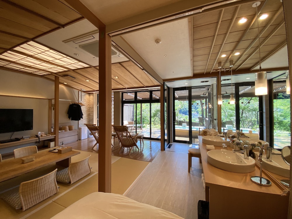 Yugawara Spa Ryokan Ashikari