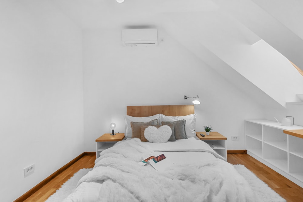 Attic Studio near Carol Park view 2