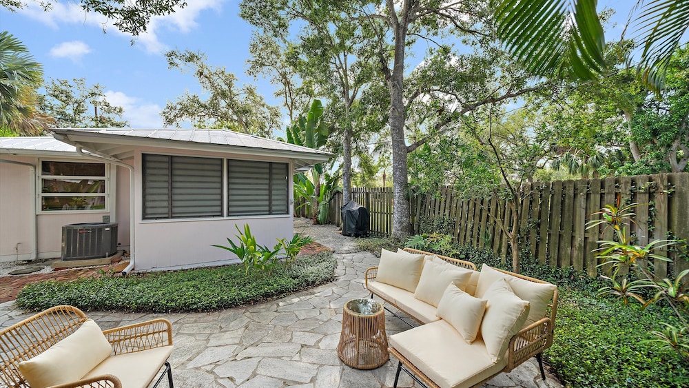 Hidden Oasis A 1 Bedroom Bungalow