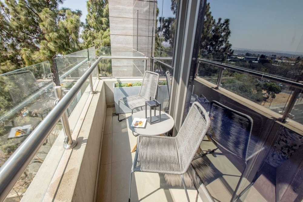 Azalia Apartments