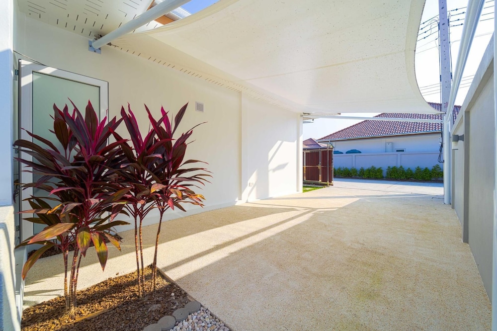 Brand-New Modern 3-Bedroom Villa MB20
