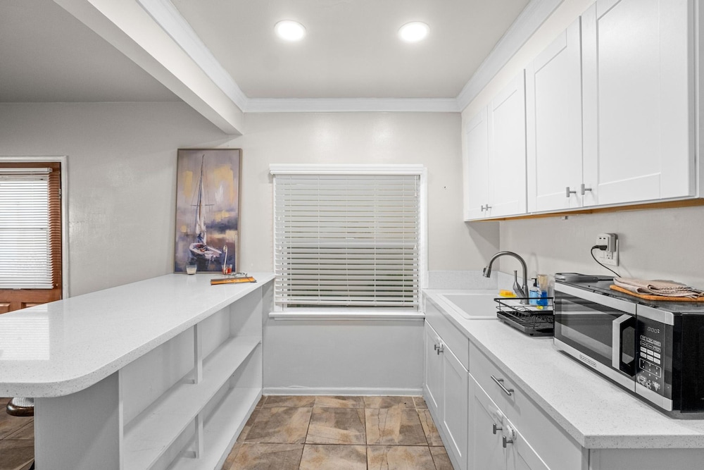 Beachside Apt With Laundry Steps to the Shore