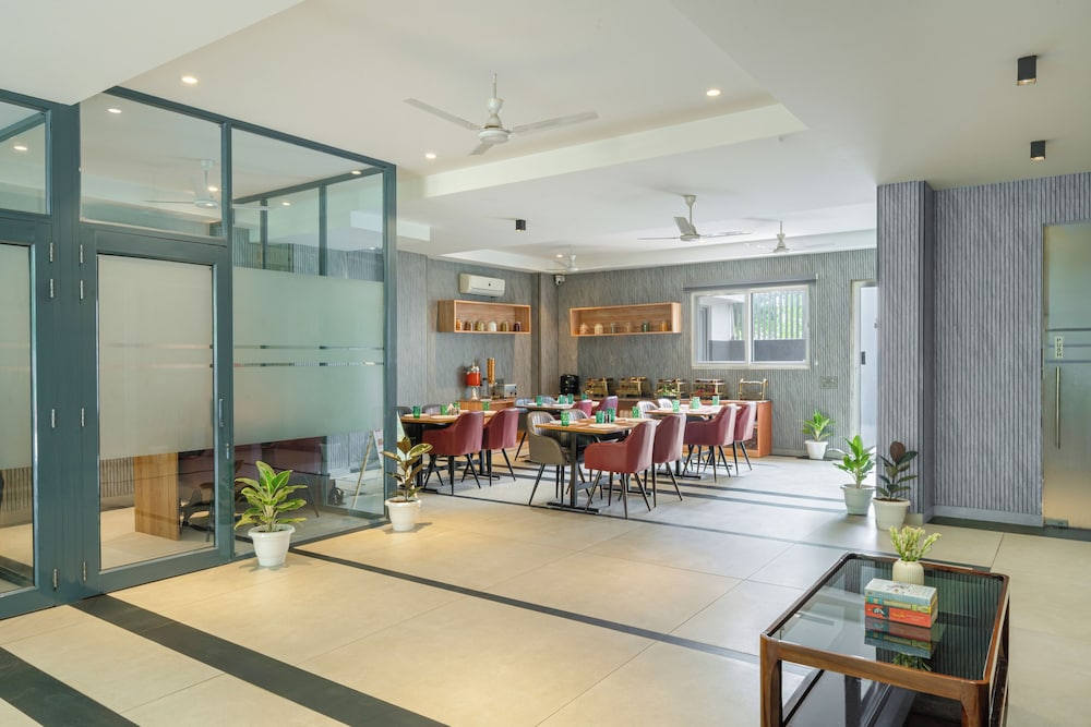 Lime Tree Hotel & Stays Greater Noida Nearby India Expo Centre & Mart