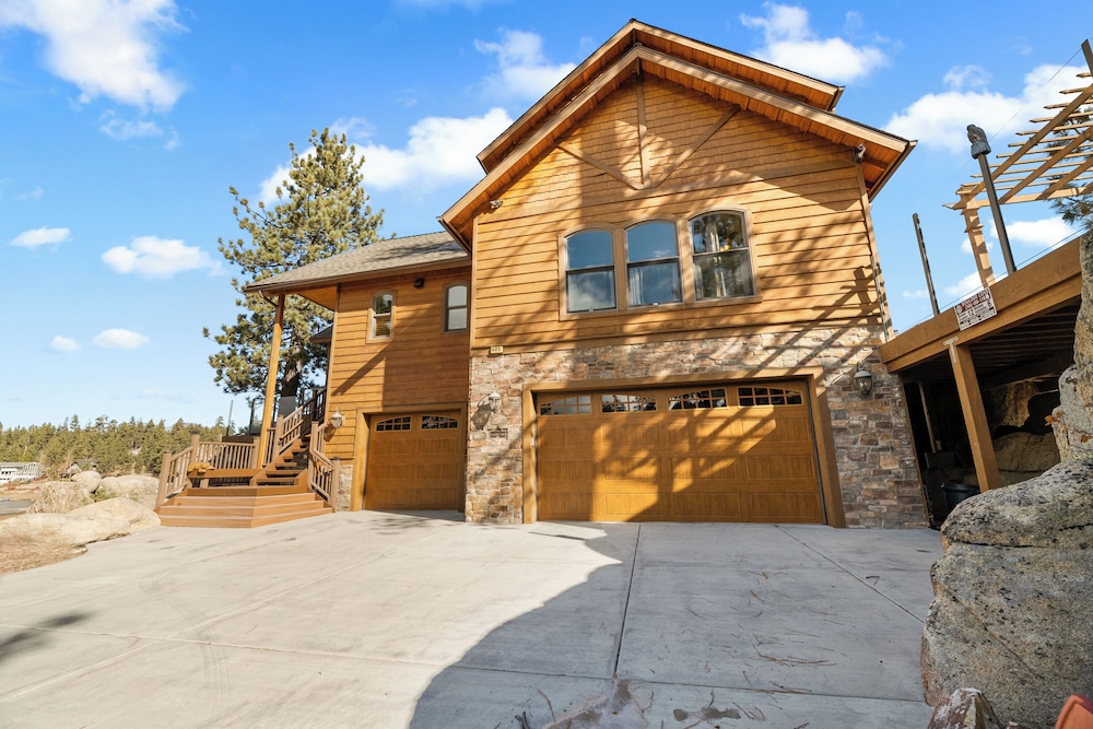 Boulder Cove Lakefront Estate