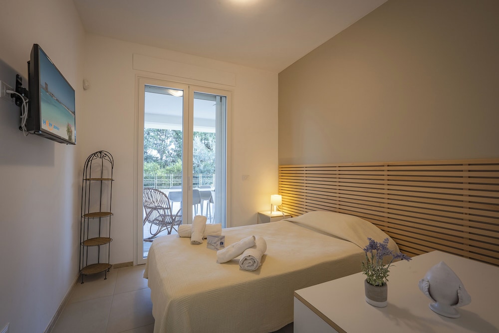 Villa Torricella Pool and Sunny Garden