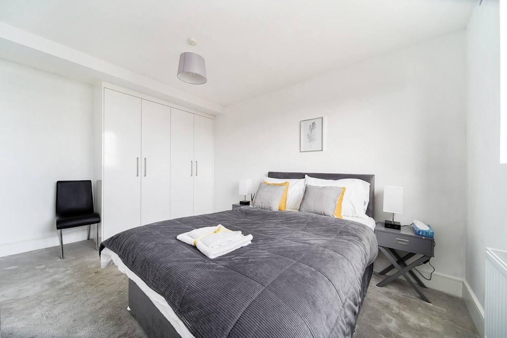 Livestay- Perfect For Contractors Luxury Apartment view 2