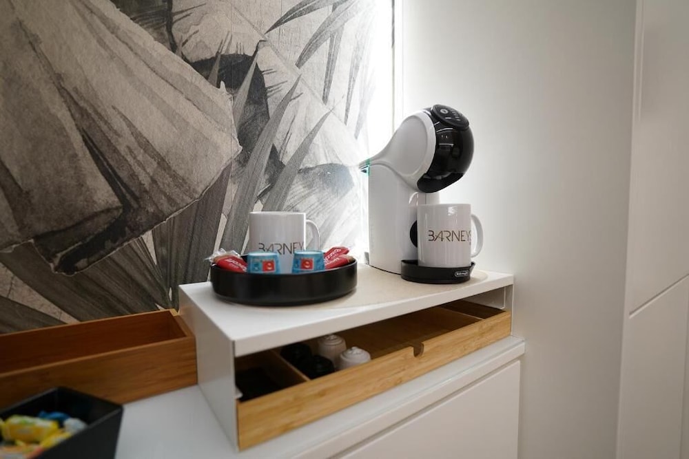 Barneys Club B&b