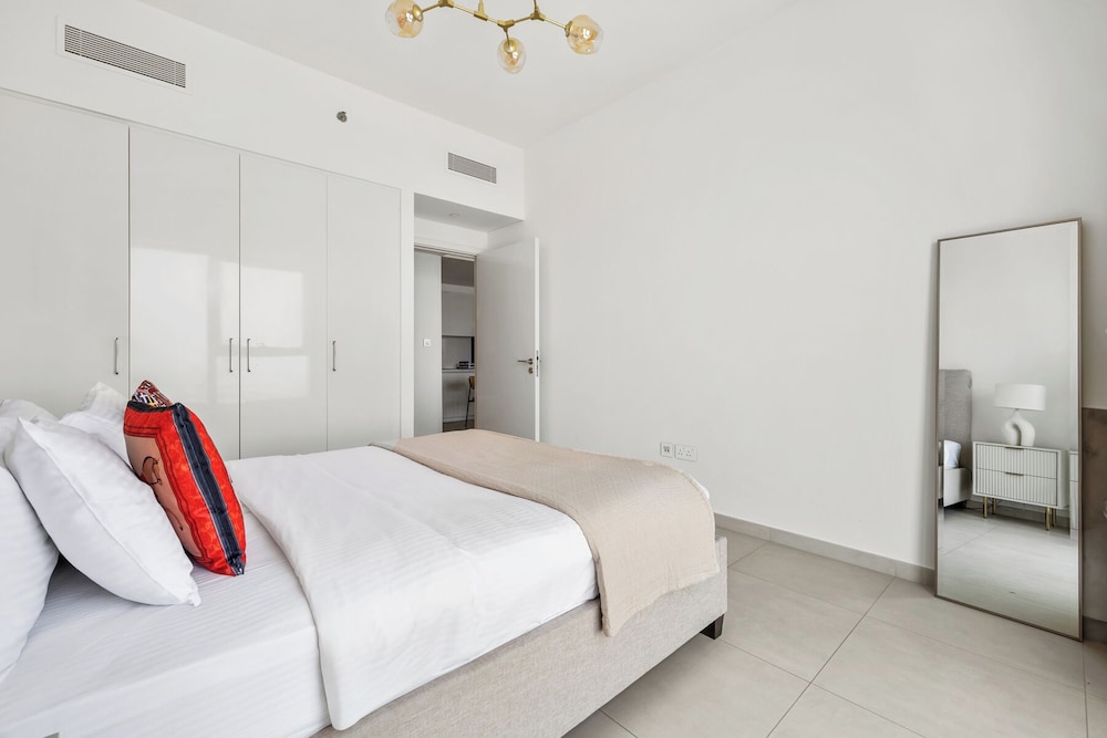 1BR Downtown and Dubai Frame Views
