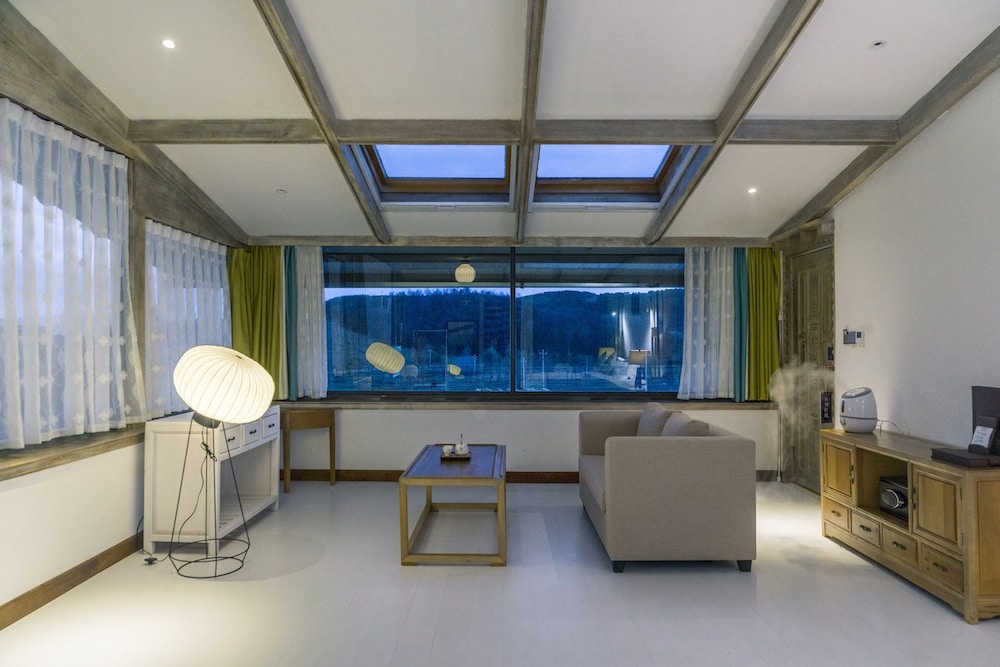 Buddhahood & Lotus Villa