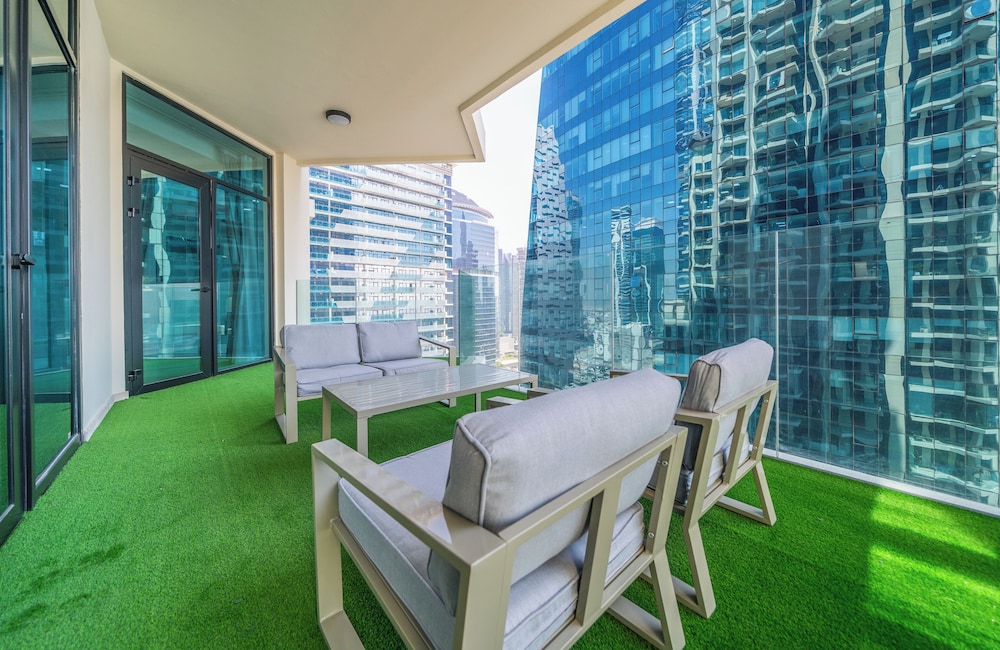 Impressive 2BR Apt with Premium