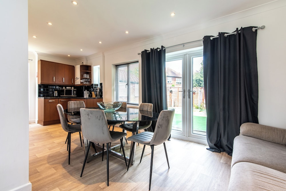 Bramcote House