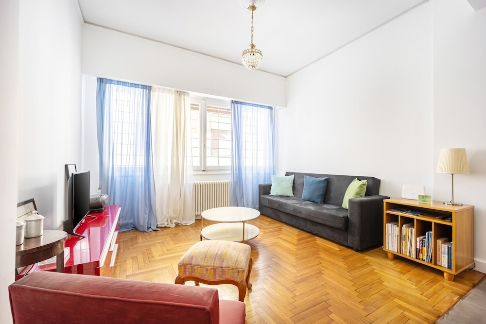 Sunny 1bedroom Cozy Flat in the Acropolis Area